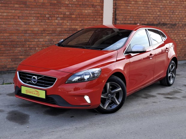 Volvo V40 2.0 D [D2] R-Design Momentum Digitli...